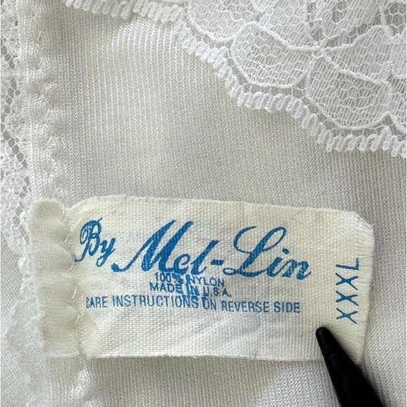 Vintage Mel-Lin White Camisole With Lace and Little Roses - Picture 7 of 9